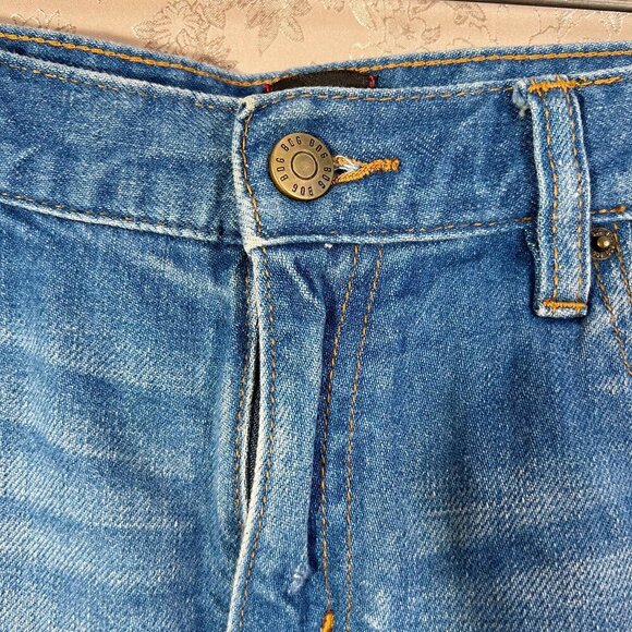 BDG Boyfriend Low-Rise Distressed Medium Wash Denim Shorts Jeans Shorts Size 27 - Picture 2 of 7